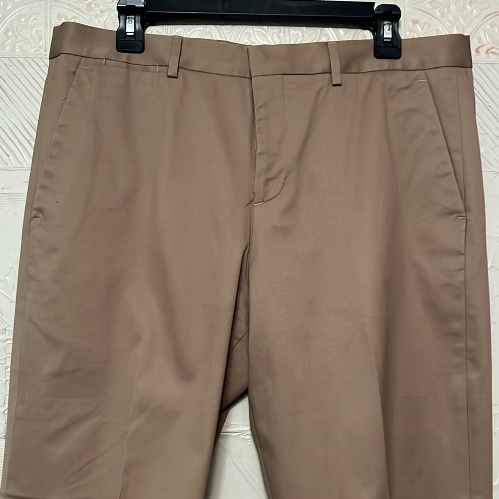 EUC Express Men's Photographer Tan Pants, size 33/32